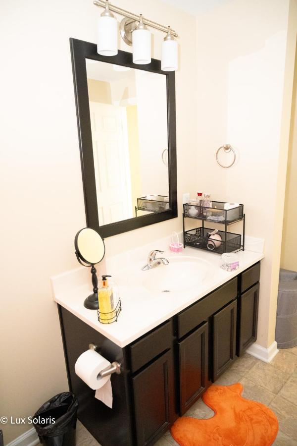 Luxury 3 Bedrooms With King Bed Downtown Indy อินเดียนาโพลิส ภายนอก รูปภาพ